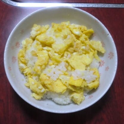 炒り卵、ご飯の上にかけて食べました★味噌入り、凄く美味しかったです！！素敵なレシピに感謝です♪